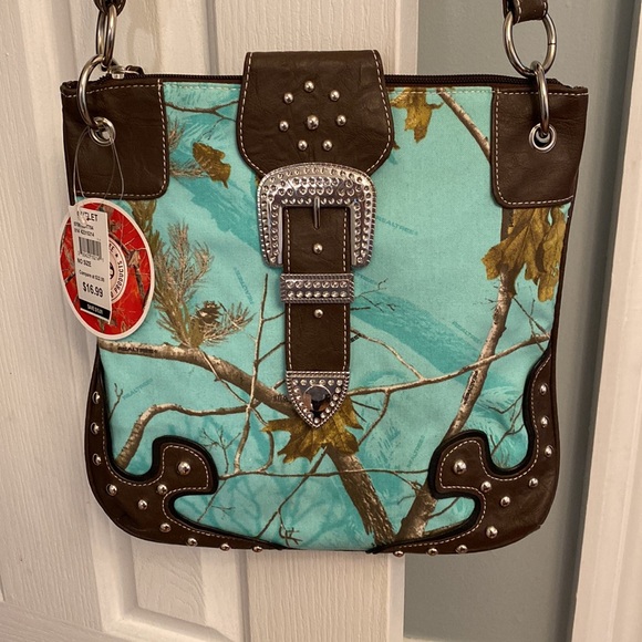 Realtree Handbags - Realtree crossbody/shoulder bag